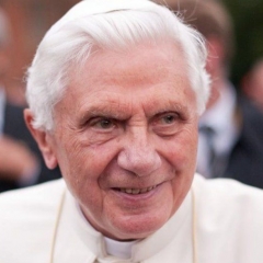 Pope atanga bang  Benedict XVI a thi