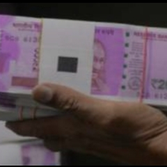 Rs. 2,000 Note a thi tep